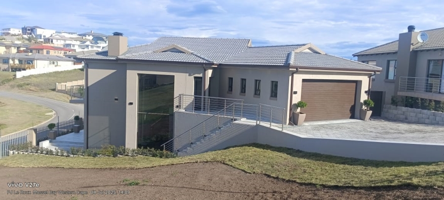 4 Bedroom Property for Sale in Seemeeu Park Western Cape